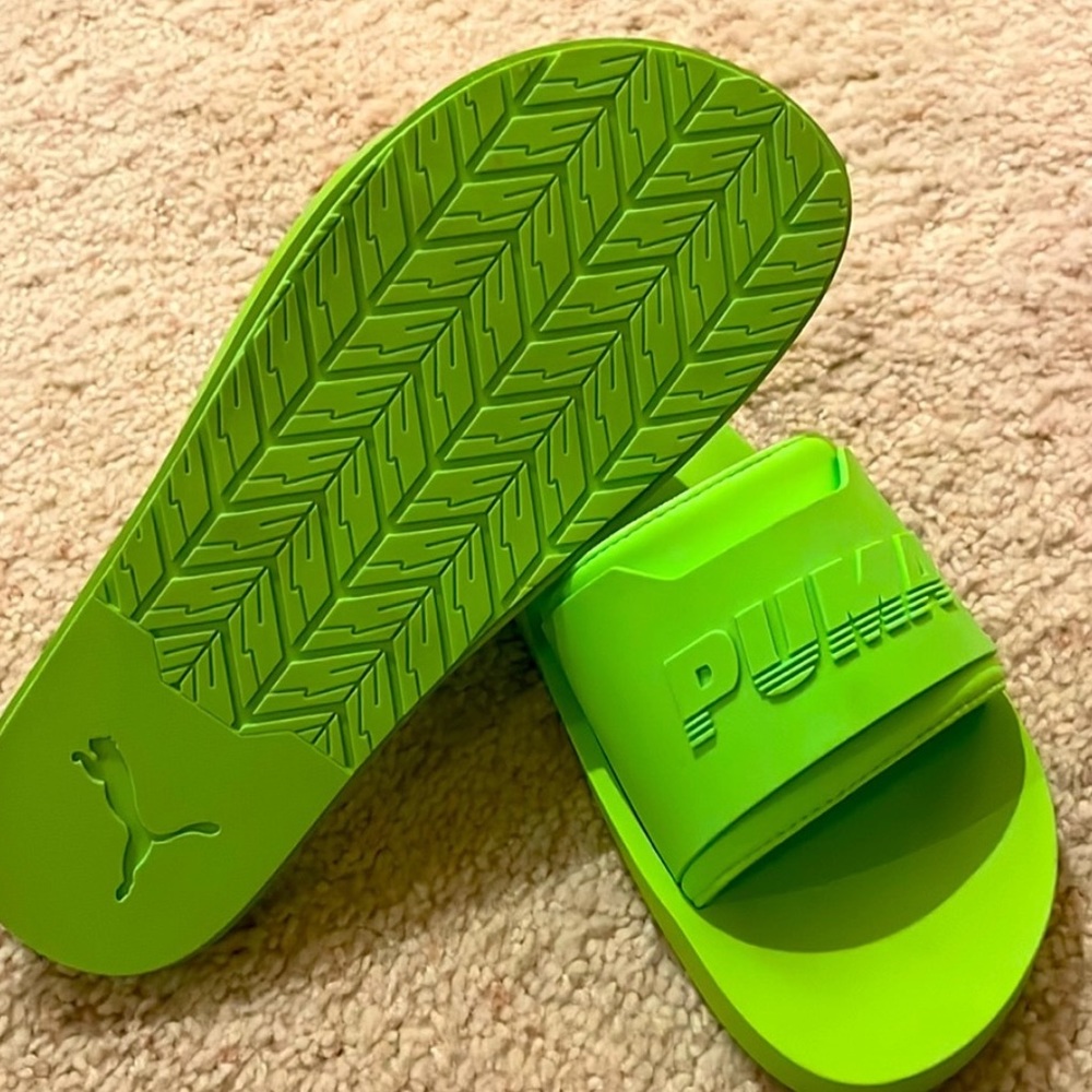 Puma by Rihanna Fenty Pool Slides ๐ด - Picture 2 of 6